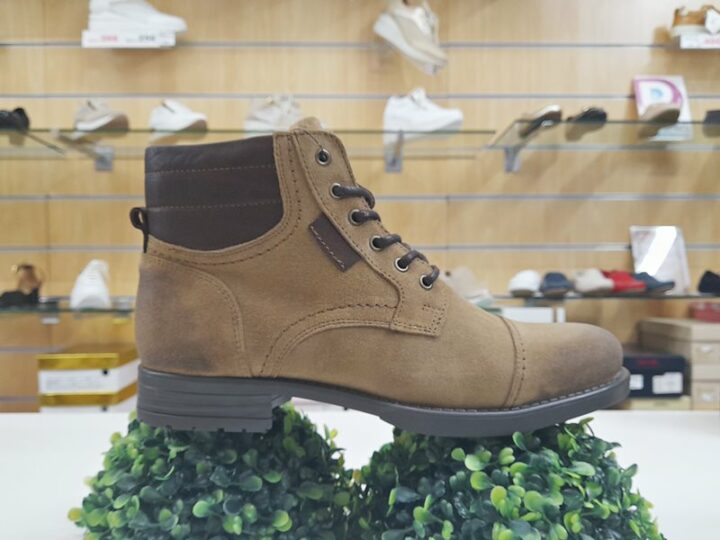 Bota de homem em camurça pele