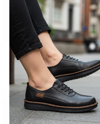 sapato saltar com atacadores elásticos cor preto com beira castanha