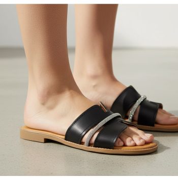 chinelo de senhora fabrico português com tira de brilhantes cor preta