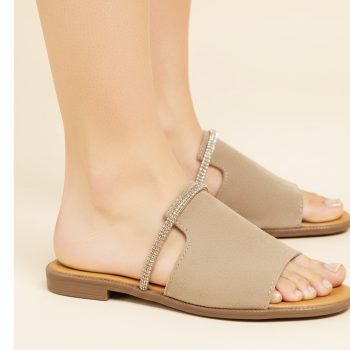 chinelo de senhora sola baixa com tira de brilhantes em camurça toupe