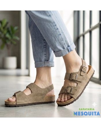 Sandália de senhora em pele marca sacchi com 3 fivelas cor taupe